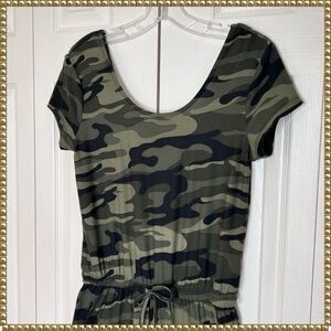 Derek Heart Camo Jumpsuit Medium